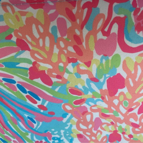 Lilly Pulitzer Beach Chairs in Lovers Coral Pattern - Picture 4 of 7